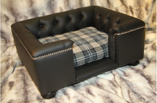 Sandringham dog sofa in Black faux leather
