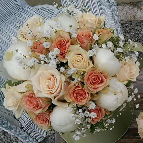 Peach and Apricot Brides Bouquet