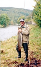 BERT MORRIS WITH A 20 POUNDER, RIVER TWEED